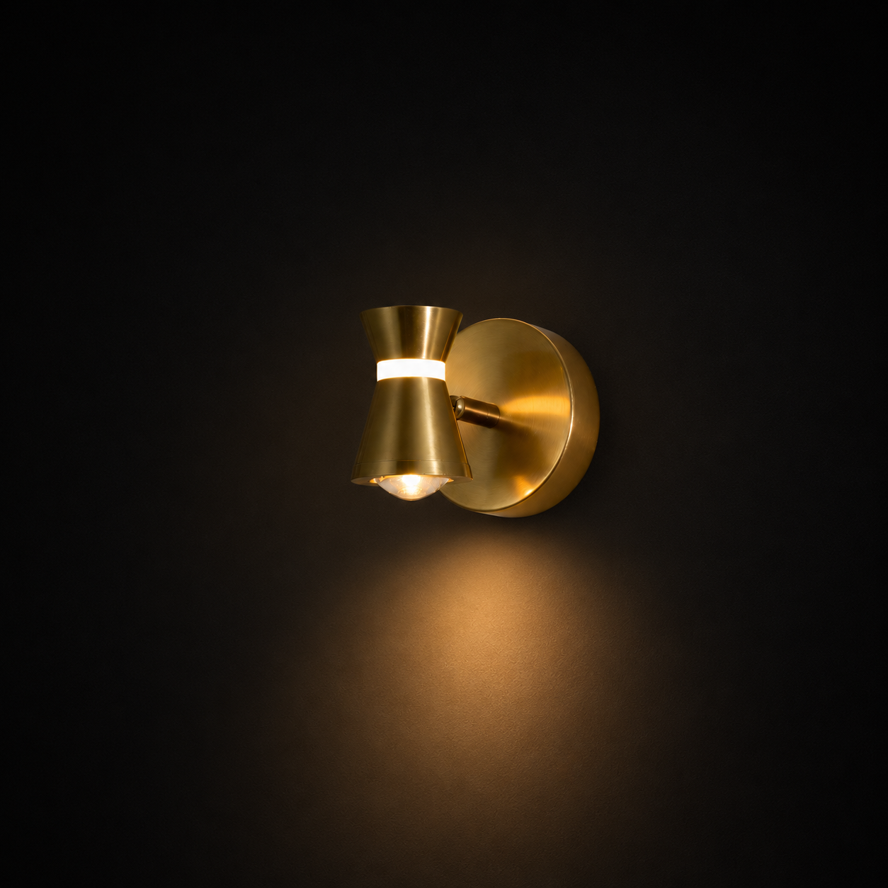 Vespera Gold Hourglass Mirror Lamp