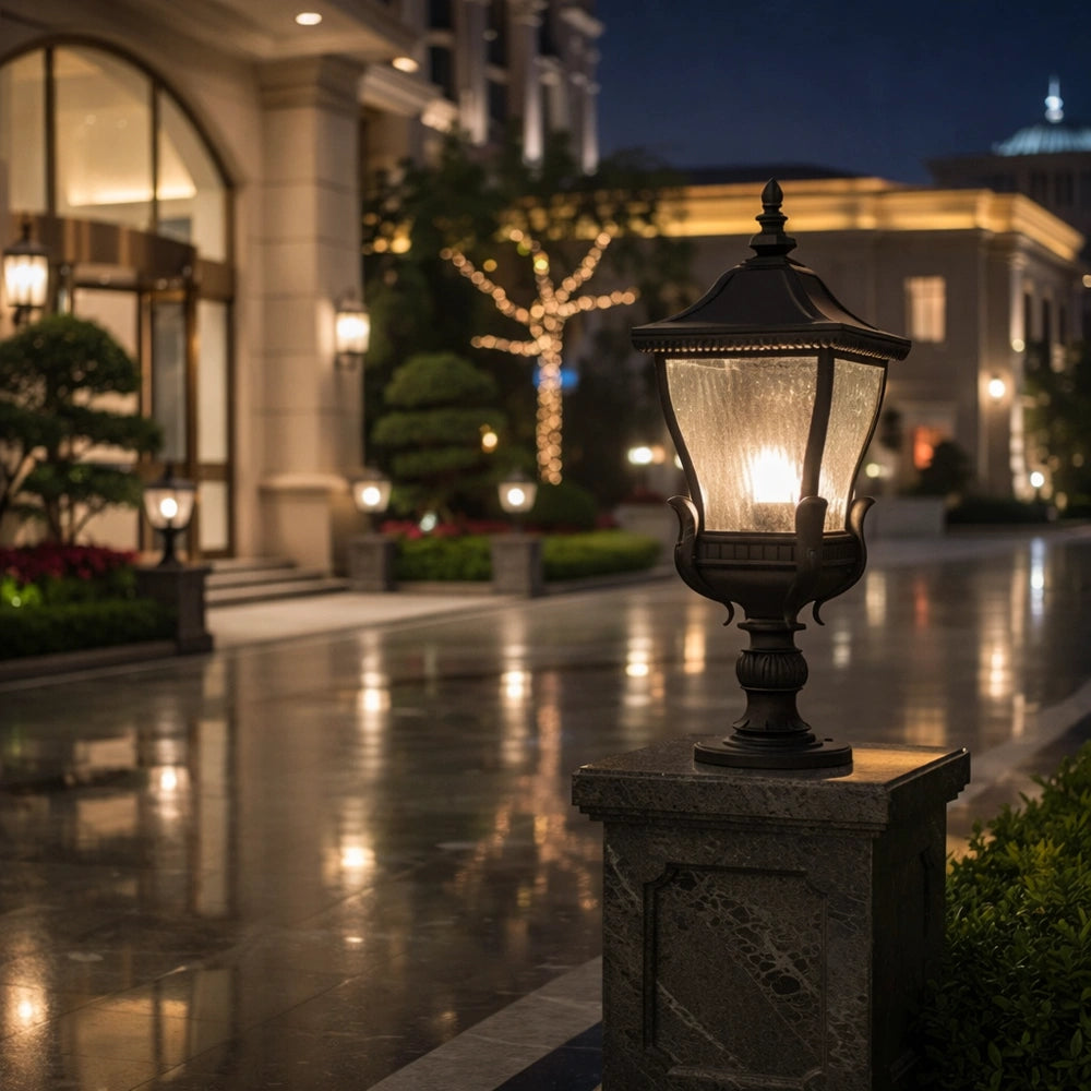 RegalCrown Gate Pillar Lantern Light