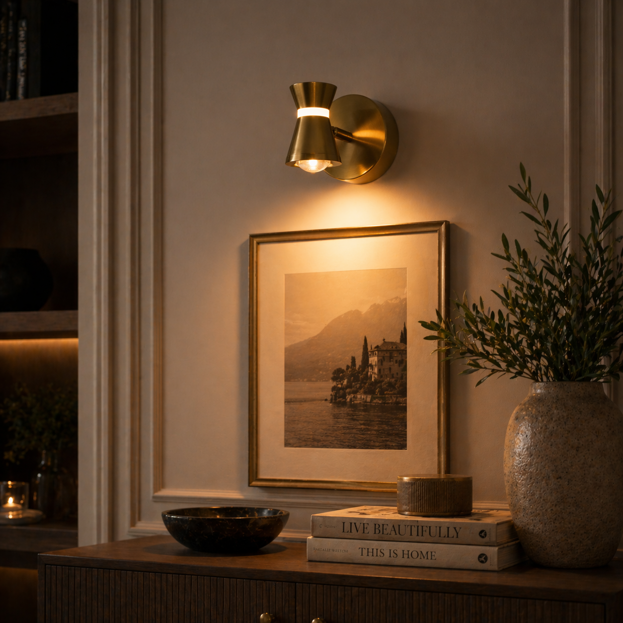 Vespera Gold Hourglass Mirror Lamp
