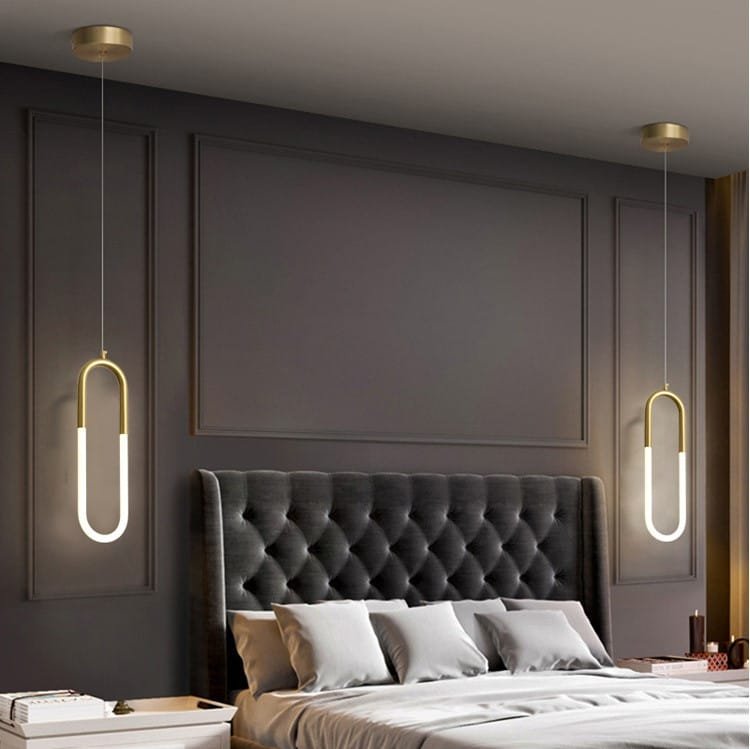 The Oval Linear Gold Pendant